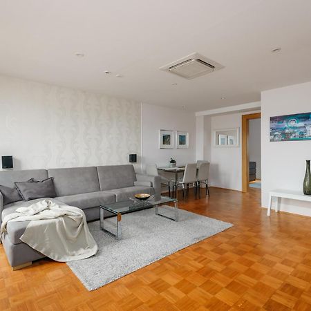 Roy 2 Bdr Apartment With Prague Castle View, Parking & Ac Экстерьер фото