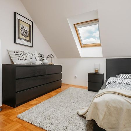 Roy 2 Bdr Apartment With Prague Castle View, Parking & Ac Экстерьер фото