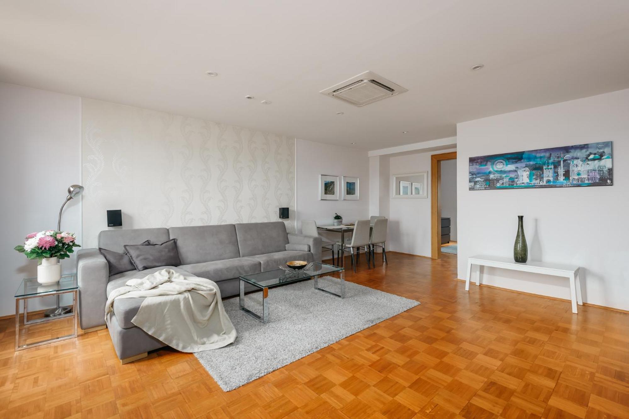 Roy 2 Bdr Apartment With Prague Castle View, Parking & Ac Экстерьер фото