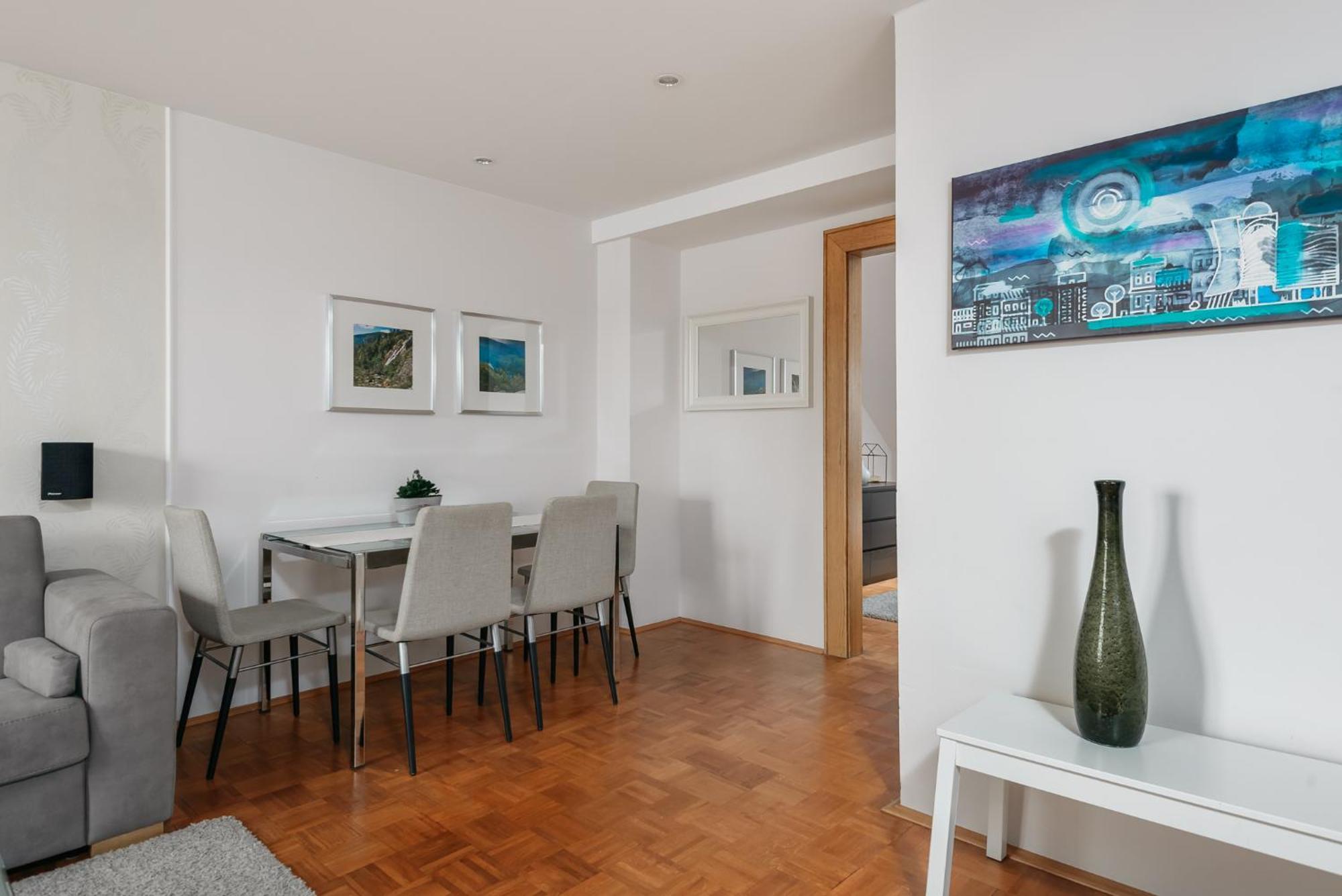 Roy 2 Bdr Apartment With Prague Castle View, Parking & Ac Экстерьер фото