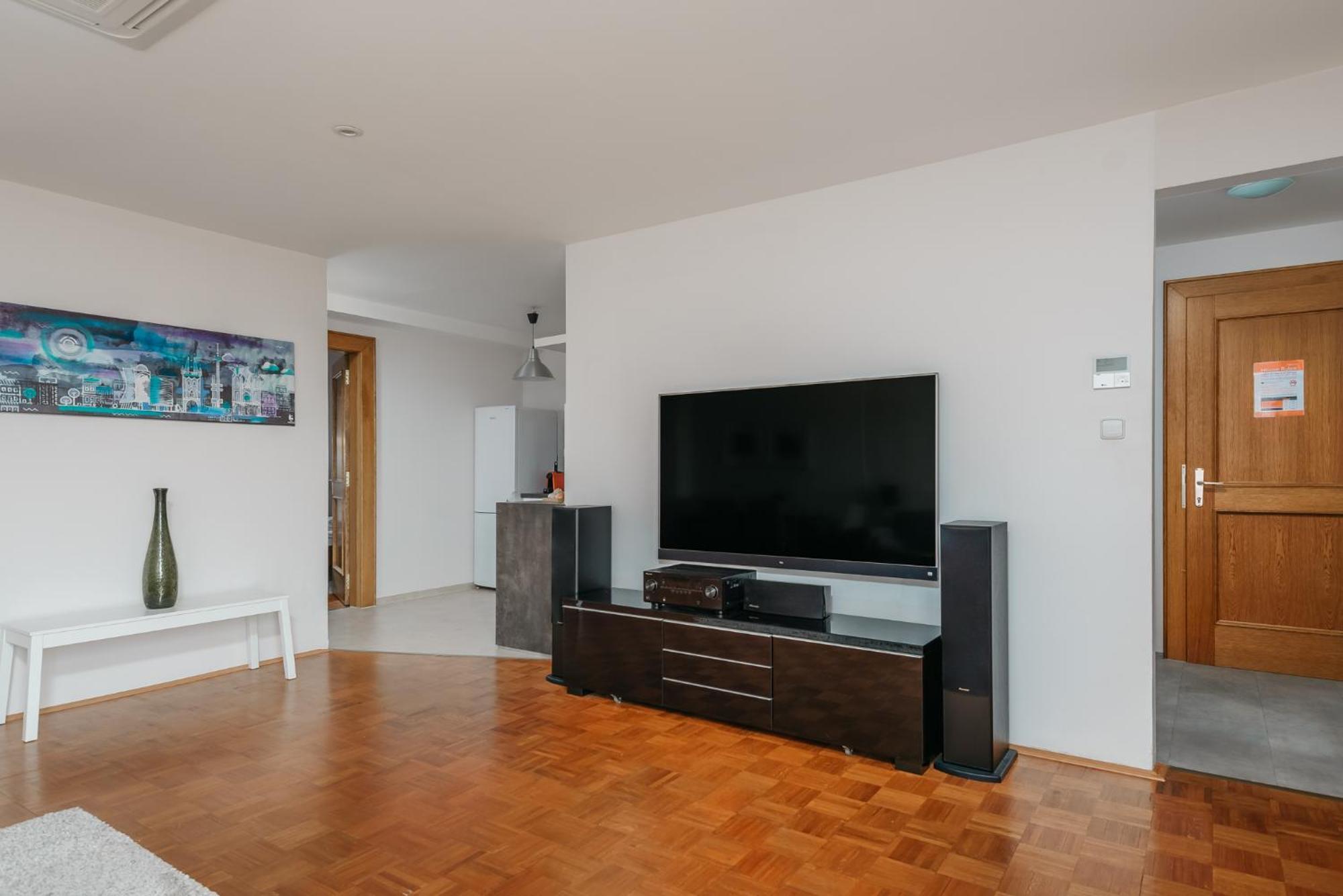 Roy 2 Bdr Apartment With Prague Castle View, Parking & Ac Экстерьер фото