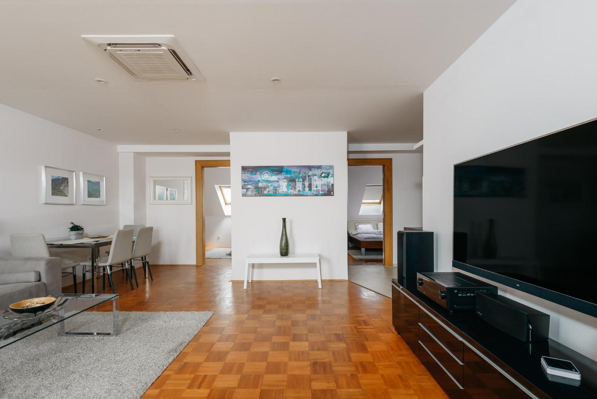 Roy 2 Bdr Apartment With Prague Castle View, Parking & Ac Экстерьер фото