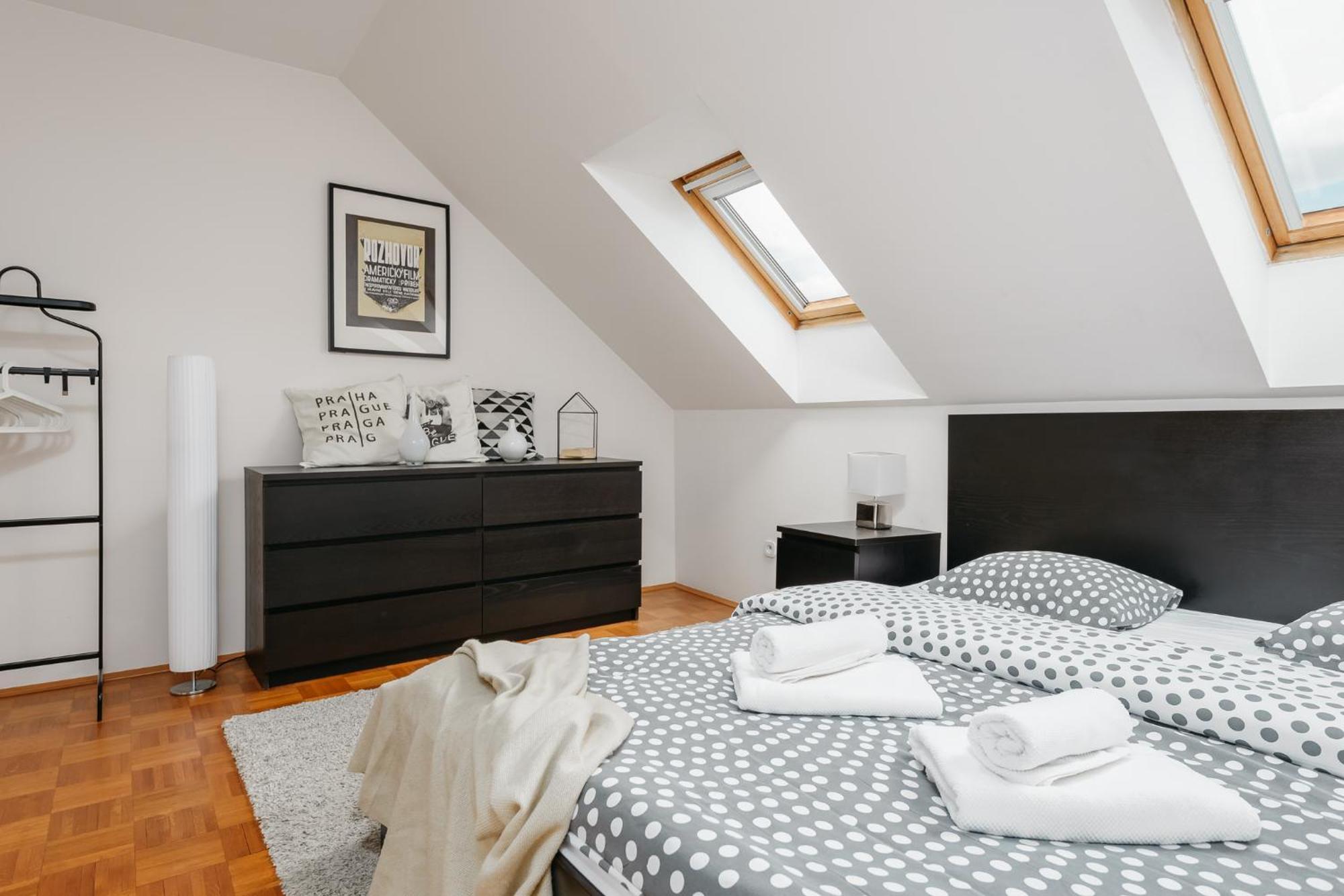 Roy 2 Bdr Apartment With Prague Castle View, Parking & Ac Экстерьер фото