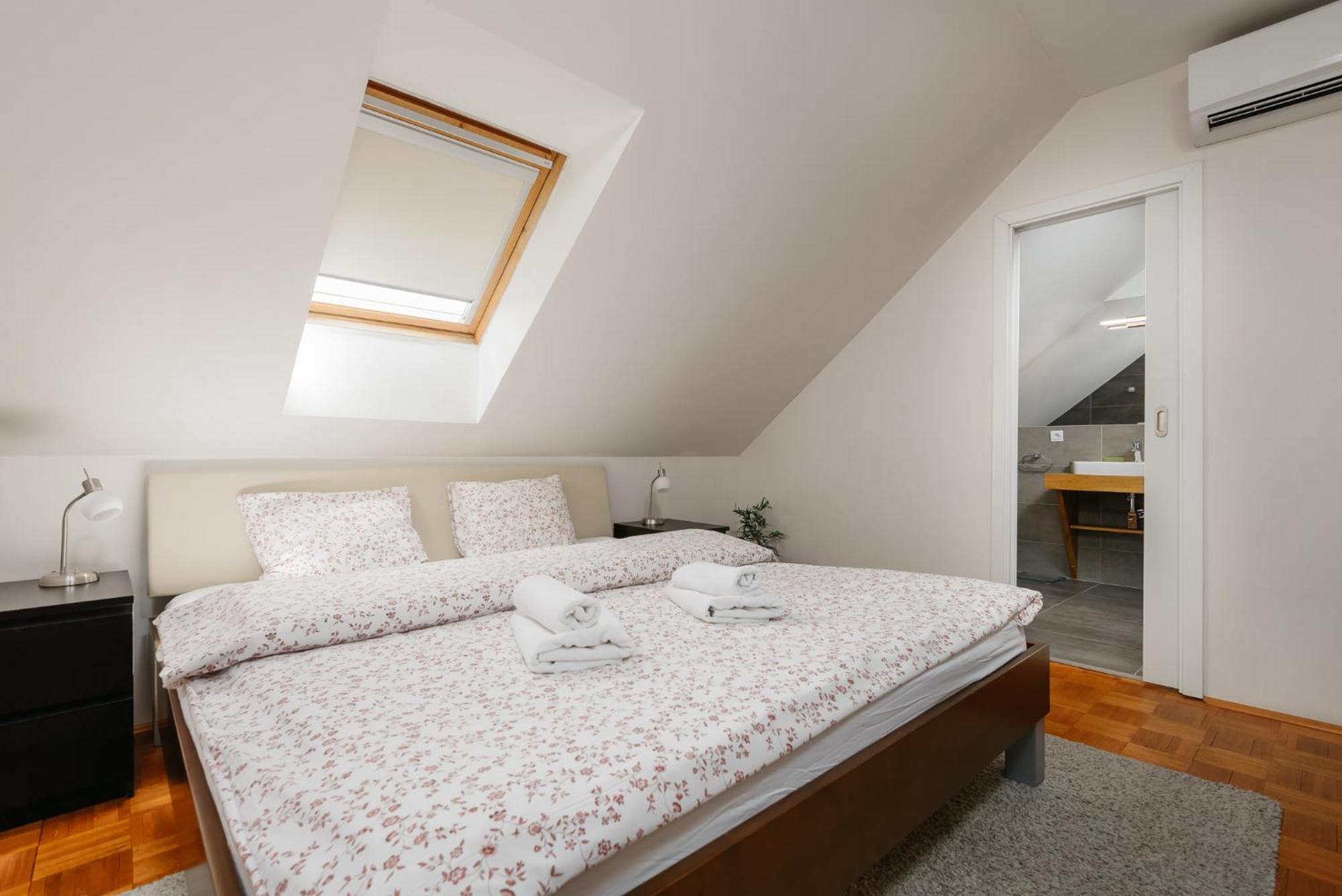 Roy 2 Bdr Apartment With Prague Castle View, Parking & Ac Экстерьер фото