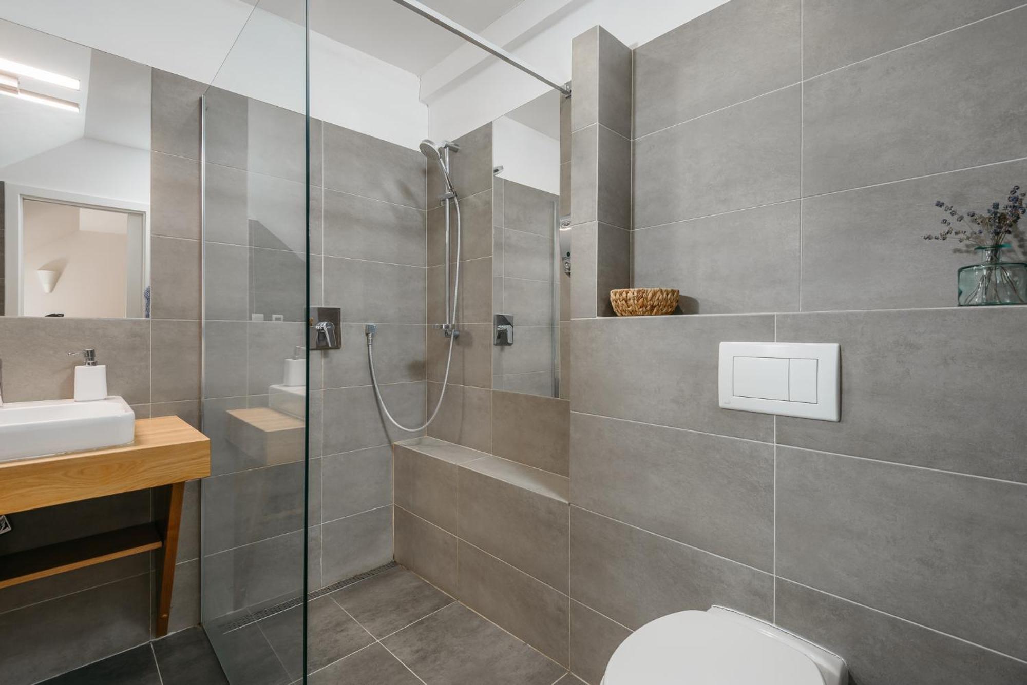 Roy 2 Bdr Apartment With Prague Castle View, Parking & Ac Экстерьер фото