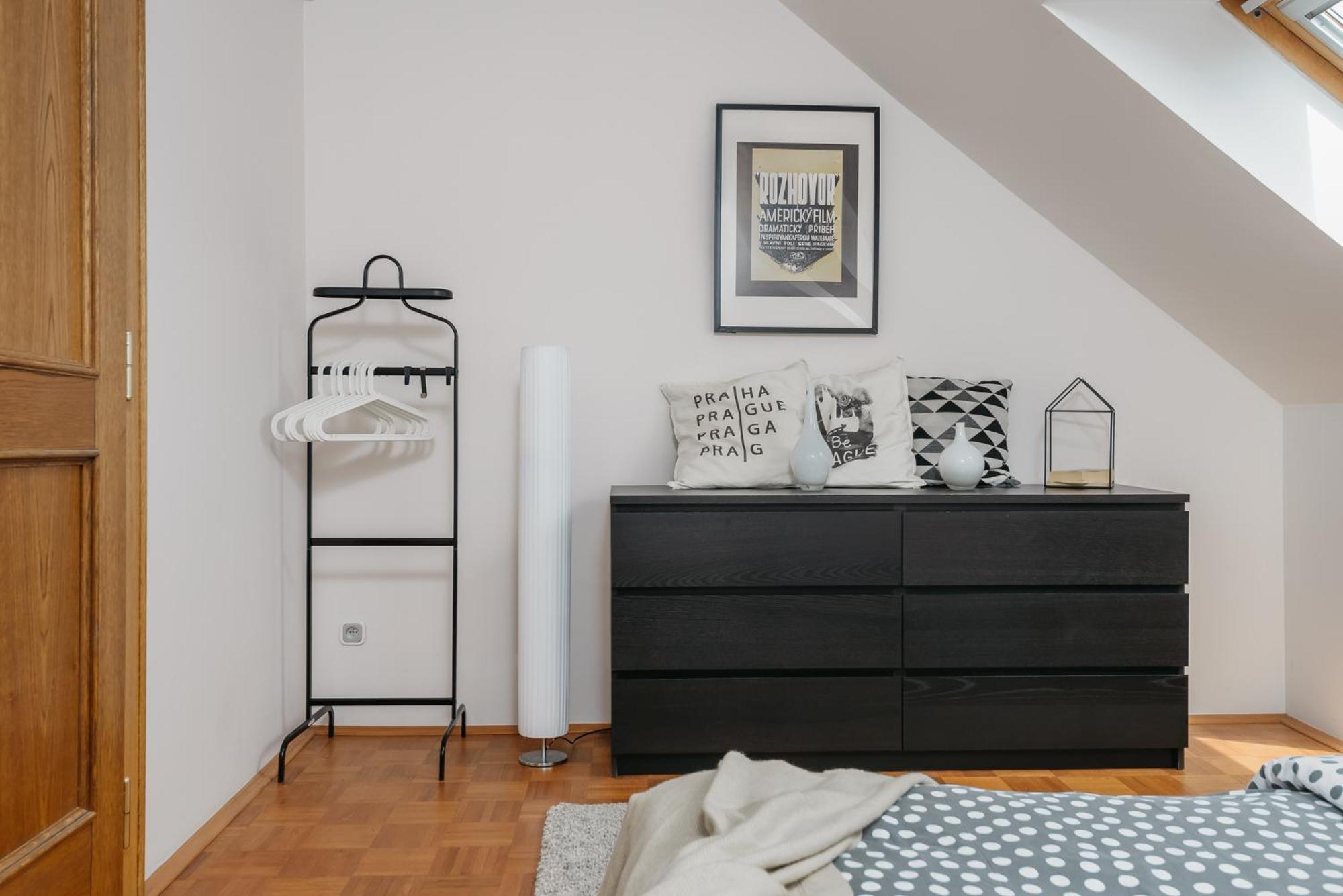 Roy 2 Bdr Apartment With Prague Castle View, Parking & Ac Экстерьер фото